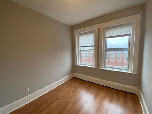 96-98 Woodledge Street 3L, Boston, MA 02125