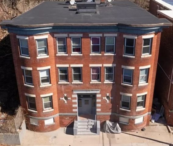 96-98 Woodledge Street 3L, Boston, MA 02125