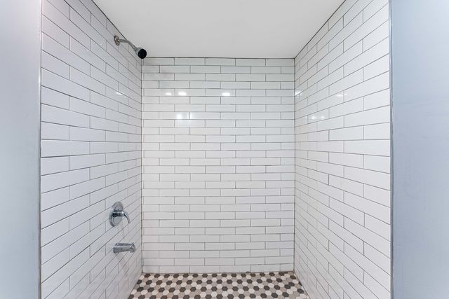 5436 W Fullerton Avenue, Chicago, IL 60639