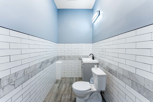 5436 W Fullerton Avenue, Chicago, IL 60639