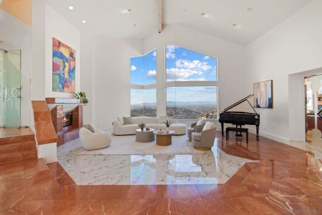 9629 Misty Meadow Lane, Escondido, CA 92026