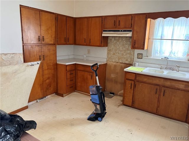 2204 La Salle Avenue, Niagara Falls, NY 14301