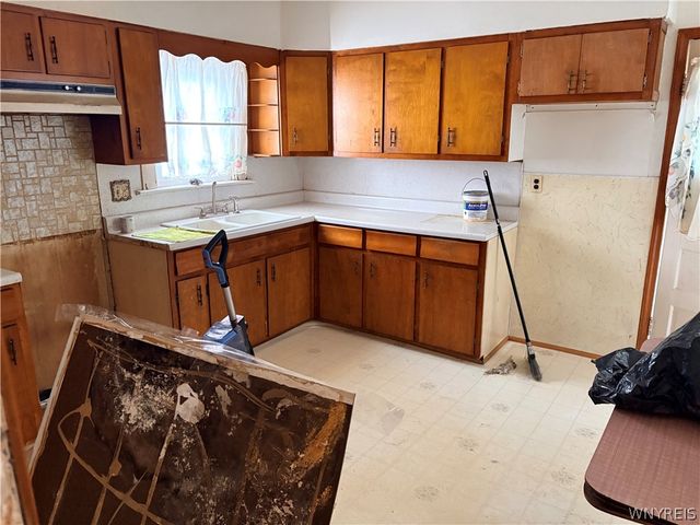 2204 La Salle Avenue, Niagara Falls, NY 14301