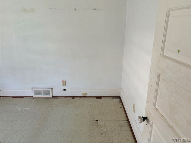 2204 La Salle Avenue, Niagara Falls, NY 14301
