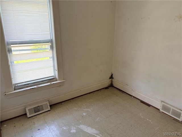 2204 La Salle Avenue, Niagara Falls, NY 14301