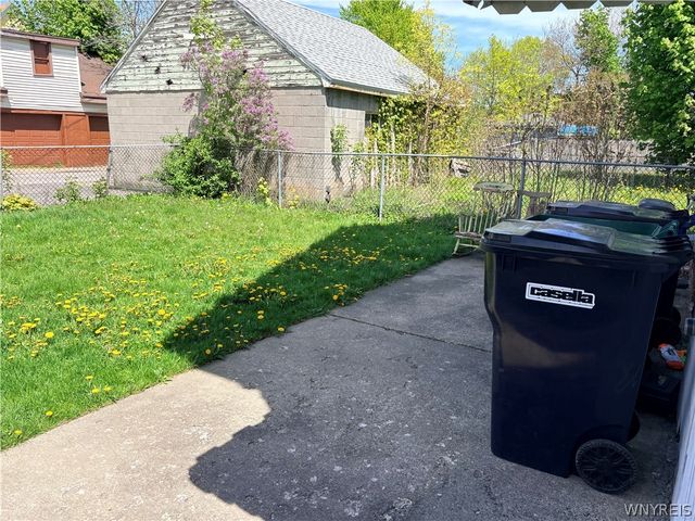 2204 La Salle Avenue, Niagara Falls, NY 14301
