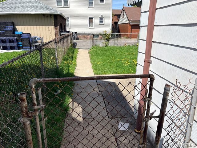 2204 La Salle Avenue, Niagara Falls, NY 14301