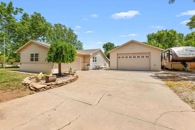 2012 N Burr Hill, Derby, KS 67037