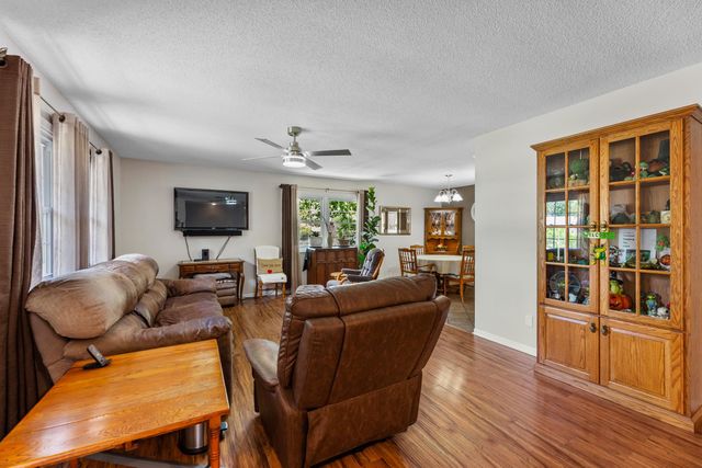 2012 N Burr Hill, Derby, KS 67037