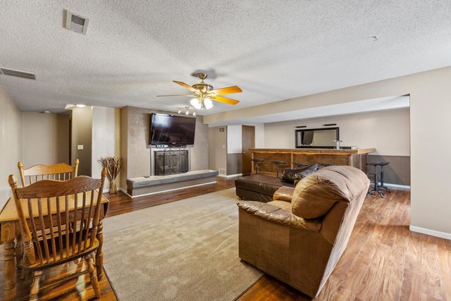 2012 N Burr Hill, Derby, KS 67037
