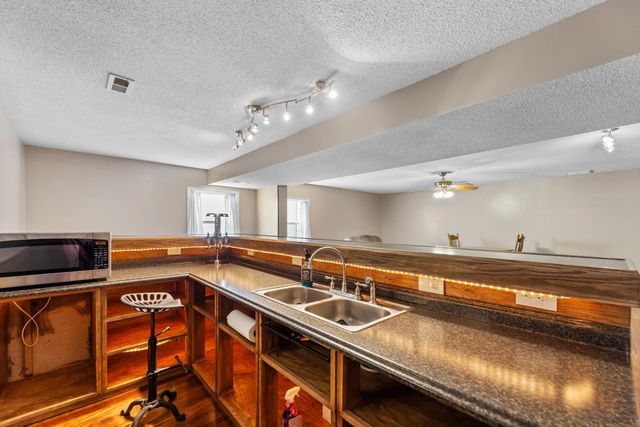 2012 N Burr Hill, Derby, KS 67037