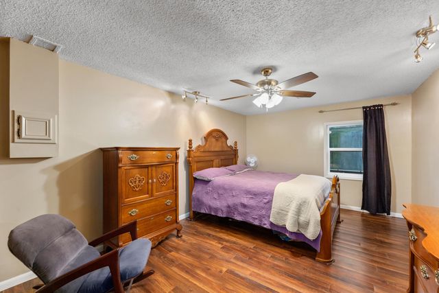 2012 N Burr Hill, Derby, KS 67037
