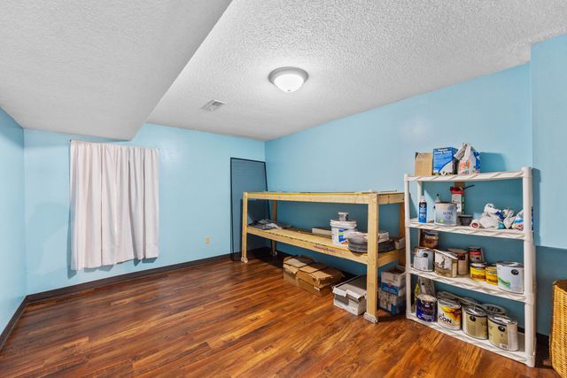 2012 N Burr Hill, Derby, KS 67037