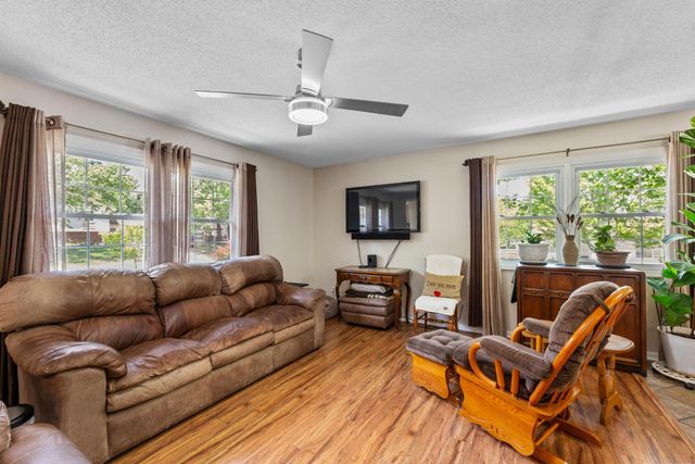 2012 N Burr Hill, Derby, KS 67037