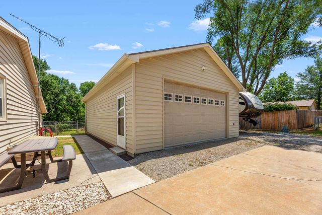 2012 N Burr Hill, Derby, KS 67037