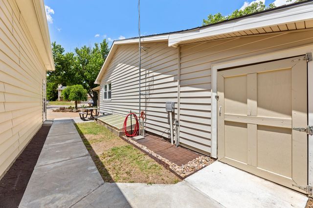 2012 N Burr Hill, Derby, KS 67037