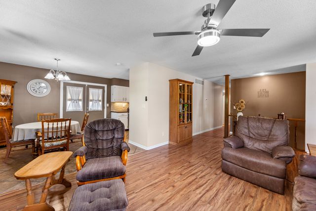 2012 N Burr Hill, Derby, KS 67037