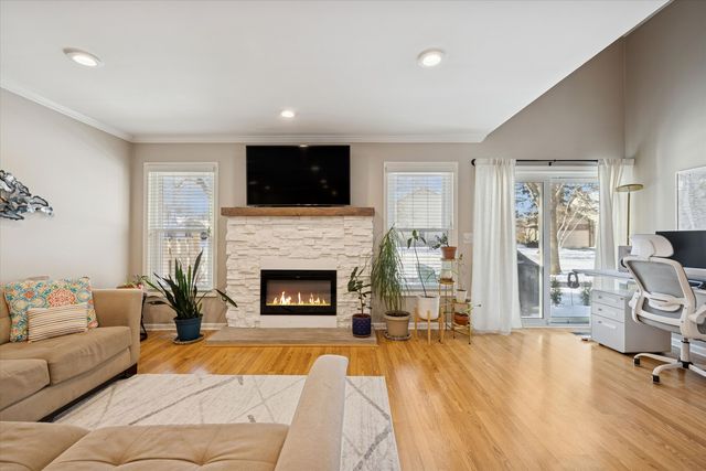 2454 E HUNTER Drive, Arlington Heights, IL 60004