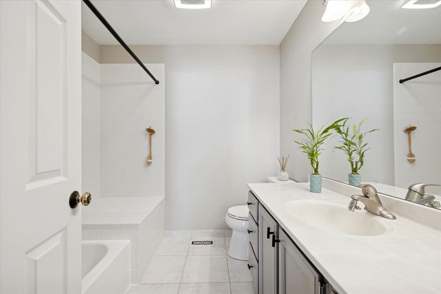 2454 E HUNTER Drive, Arlington Heights, IL 60004