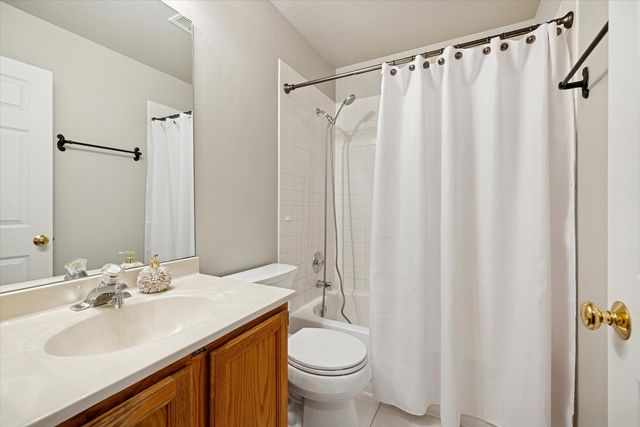 2454 E HUNTER Drive, Arlington Heights, IL 60004