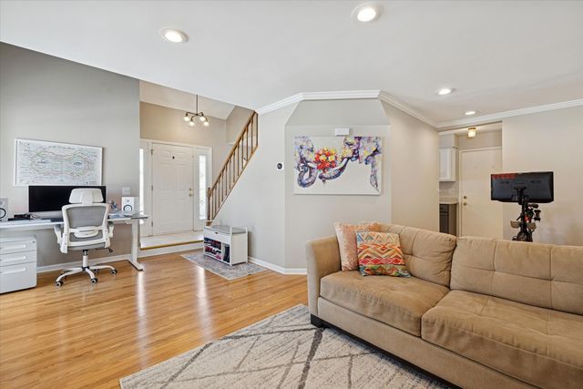 2454 E HUNTER Drive, Arlington Heights, IL 60004