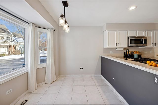 2454 E HUNTER Drive, Arlington Heights, IL 60004