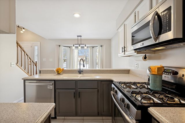 2454 E HUNTER Drive, Arlington Heights, IL 60004