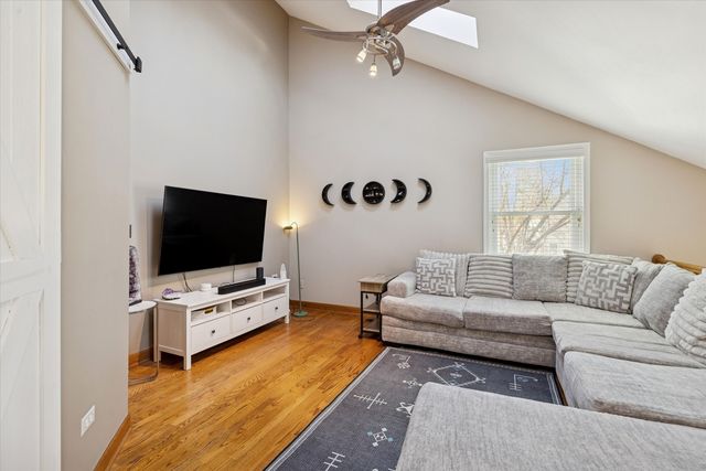 2454 E HUNTER Drive, Arlington Heights, IL 60004