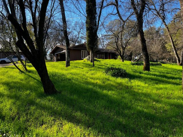 5575 Stanley Dr, Auburn, CA 95602