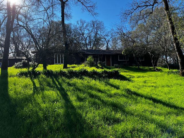 5575 Stanley Dr, Auburn, CA 95602