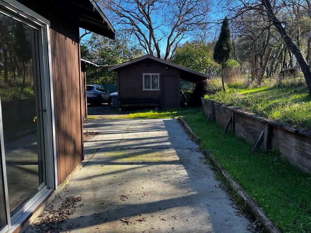 5575 Stanley Dr, Auburn, CA 95602