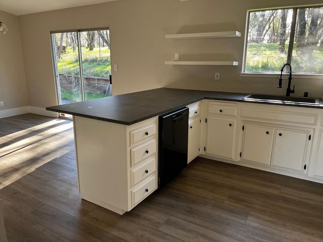 5575 Stanley Dr, Auburn, CA 95602