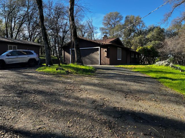 5575 Stanley Dr, Auburn, CA 95602