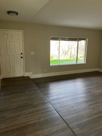 5575 Stanley Dr, Auburn, CA 95602