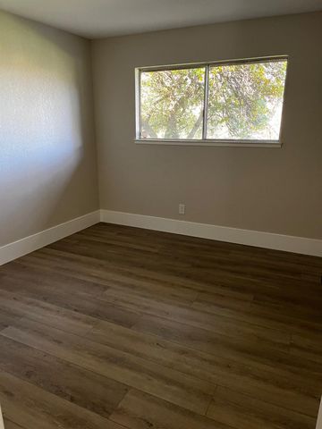 5575 Stanley Dr, Auburn, CA 95602