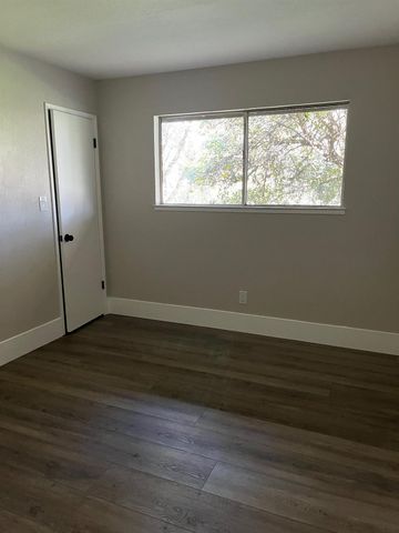 5575 Stanley Dr, Auburn, CA 95602