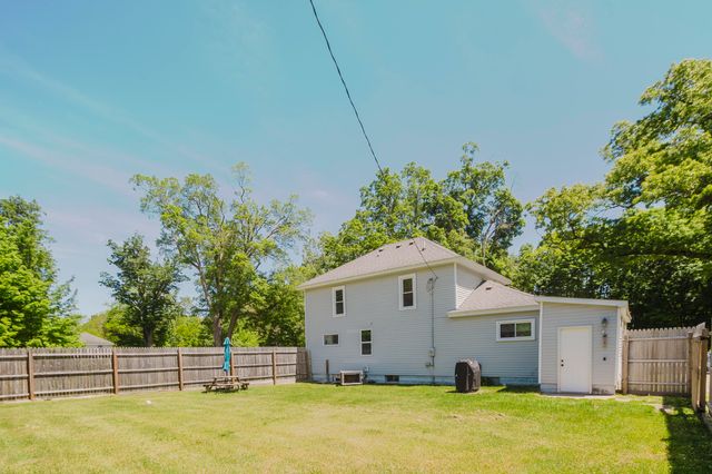 28033 62nd Avenue, Lawton, MI 49065