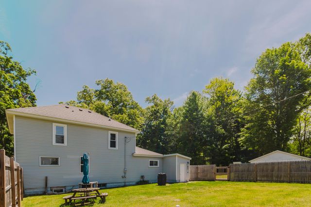 28033 62nd Avenue, Lawton, MI 49065