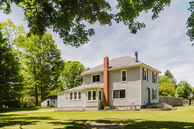 28033 62nd Avenue, Lawton, MI 49065