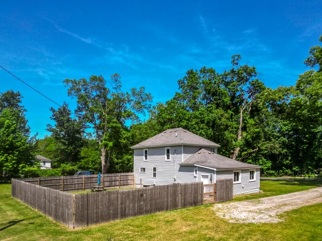 28033 62nd Avenue, Lawton, MI 49065