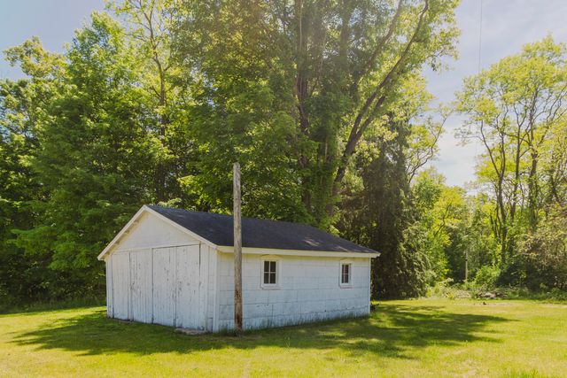 28033 62nd Avenue, Lawton, MI 49065