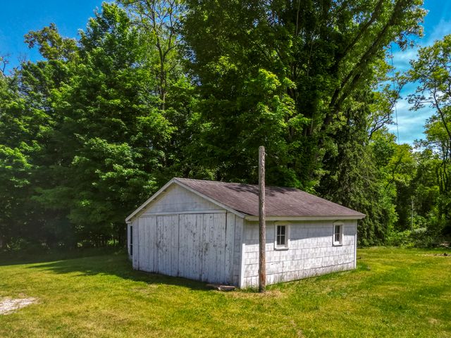 28033 62nd Avenue, Lawton, MI 49065