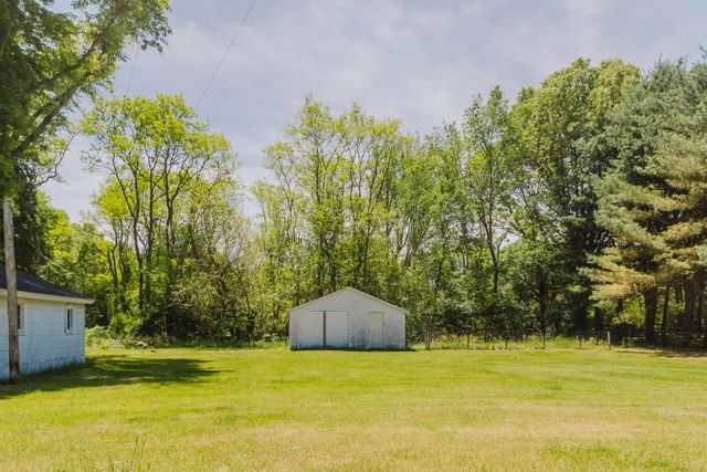 28033 62nd Avenue, Lawton, MI 49065
