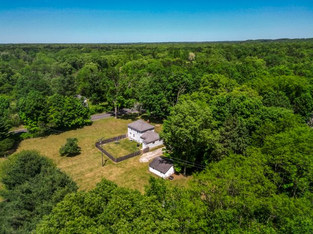 28033 62nd Avenue, Lawton, MI 49065