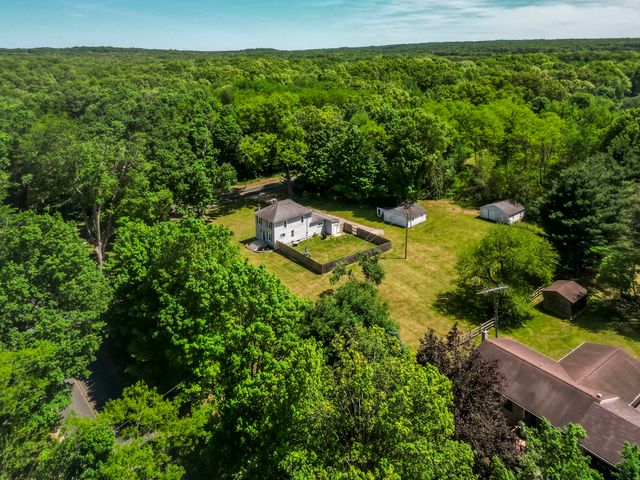 28033 62nd Avenue, Lawton, MI 49065