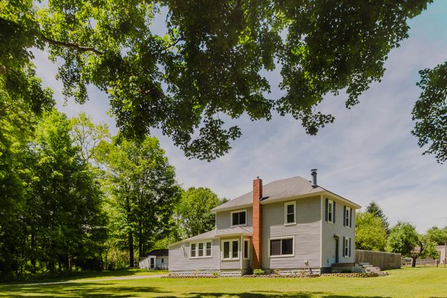 28033 62nd Avenue, Lawton, MI 49065