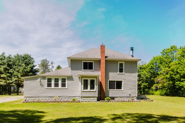 28033 62nd Avenue, Lawton, MI 49065