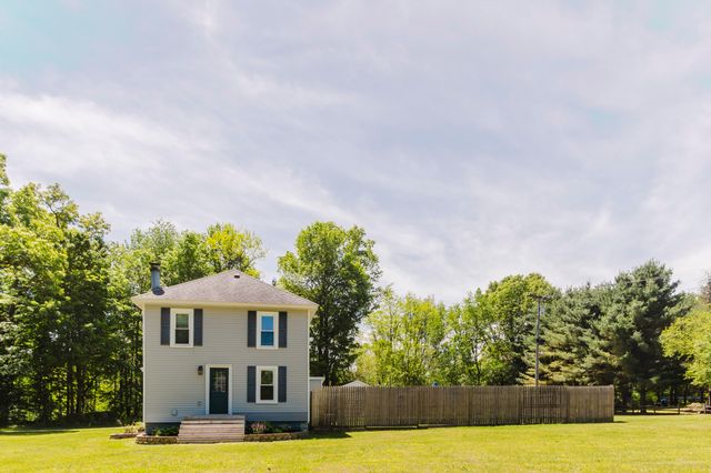 28033 62nd Avenue, Lawton, MI 49065