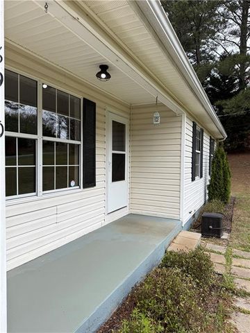 8910 Bridgewater Drive, Gainesville, GA 30506