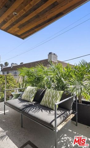 3981 Moore Street 301, Los Angeles, CA 90066
